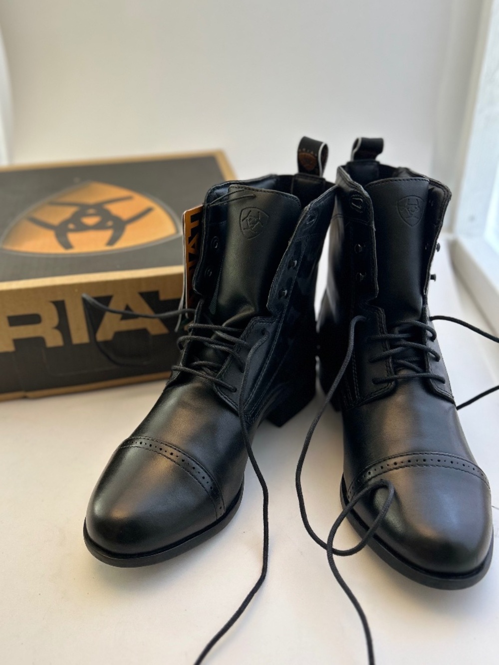 Ariat Heritage III Paddock Black Leather Lace-Up Boots